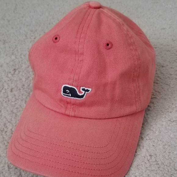 red vineyard vines hat